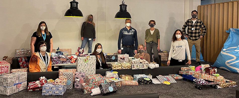 2021_12_Schabernak_xmas2 - gruppenfoto mit maske_th2.jpg